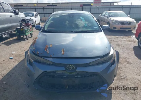 2020 Toyota Corolla Le z USA, uszkodzony, nr VIN 5YFEPRAE5LP039953